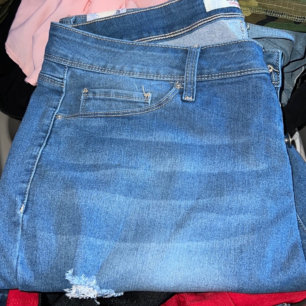 Distressed skinny jeans